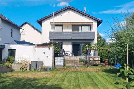Zweifamilienhaus, 158 qm Wohnfläche, 734 qm Grund, provisionsfrei