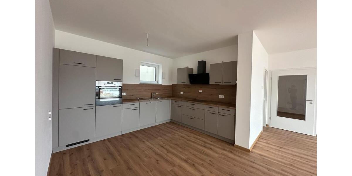 Erdgeschoßwohnung Cham - 3 Zimmer, 110 m&sup2;, 1.050&euro; | Angebot:26464356