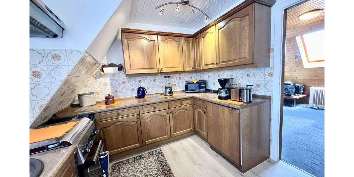 ERBENHEIM: GROSSZÜGIGES ANWESEN MIT SCHEUNE IN RUHIGER ZENTRUMSLAGE 7 zimmer