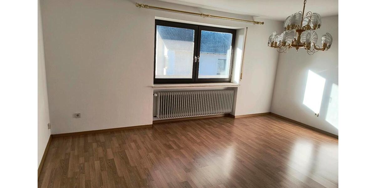 Doppelhaushälfte Straubing - 5 Zimmer, 160 m&sup2;, 1.350&euro; | Angebot:26163412