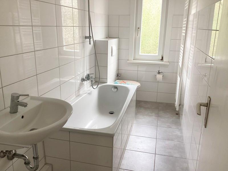 Gemütliche 2-Zimmer-Wohnung mit Tageslichtbad und Balkon zimmer