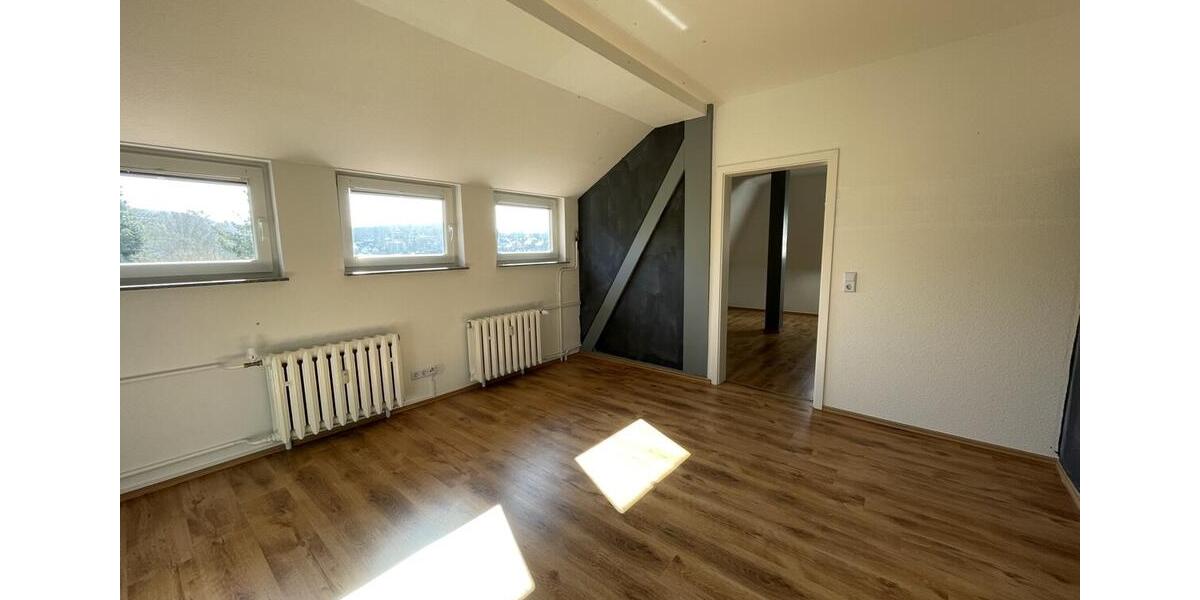 Dachgeschoßwohnung Zella-Mehlis Mehlis - 3.5 Zimmer, 110 m&sup2;, 925&euro; | Angebot:25751696