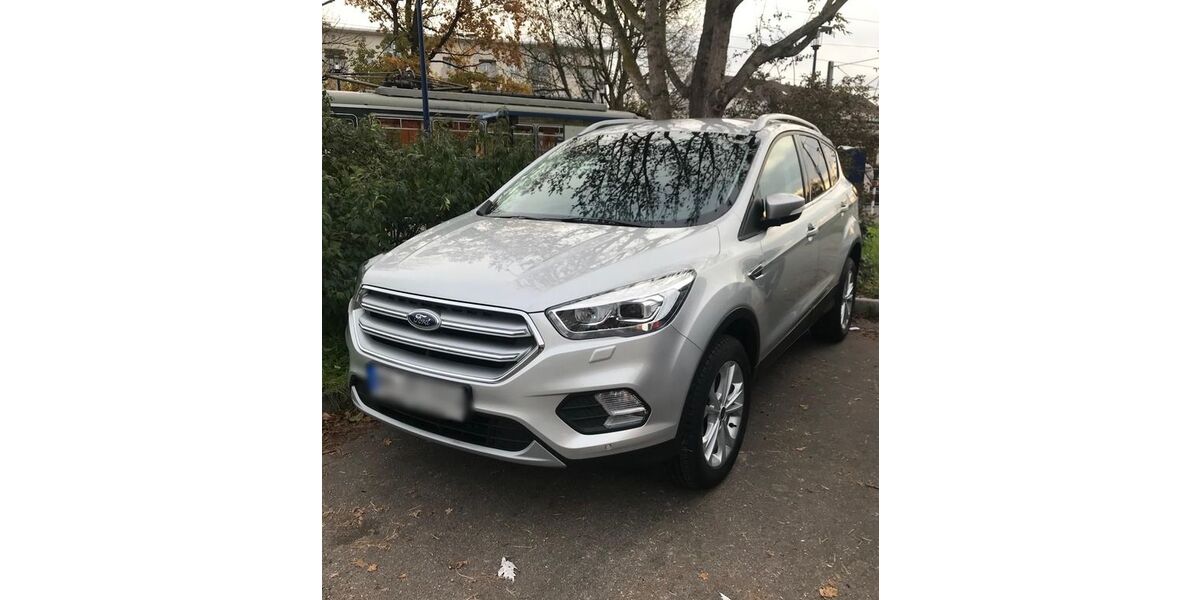 Ford Kuga 61.500 km 17.450 &euro; Hamburg 21075