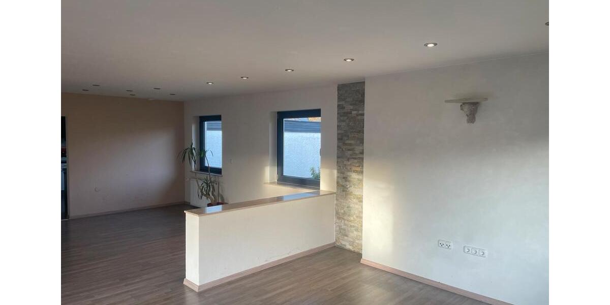 7 Zi. Haus Bungalow mit Einliegerwohnung und PV-Anlager 7 zimmer