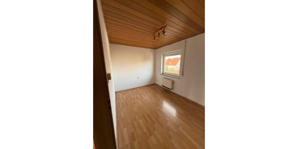 Etagenwohnung Ulm Donautal - 4 Zimmer, 90 m&sup2;, 1.000&euro; | Angebot:25382978