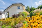 Großzügige Dachgeschoßwohnung mit Südterrasse und Blick ins Grüne in Lohmar.