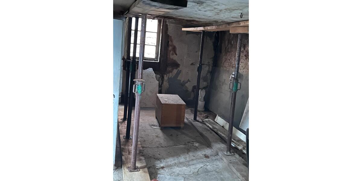 Einfamilienhaus Wetter (Hessen) - 5 Zimmer, 90 m&sup2;, 70.000&euro; | Angebot:26442304