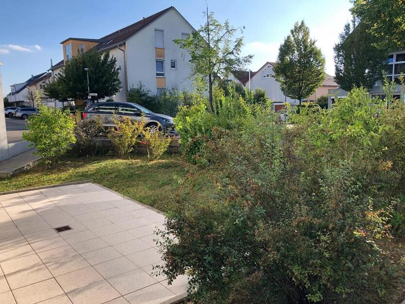 Schöne 2-Zi. EG-Whg mit Einbauküche, Terrasse, Garten, Tiefgarage zimmer