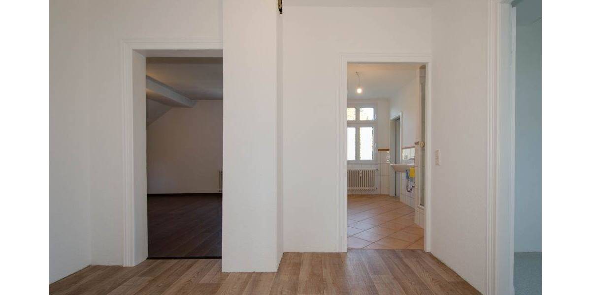 Elegante Dachgeschosswohnung im sanierten Altbau - ruhig und zentral in Wuppertal-Uellendahl-Ost 3 zimmer