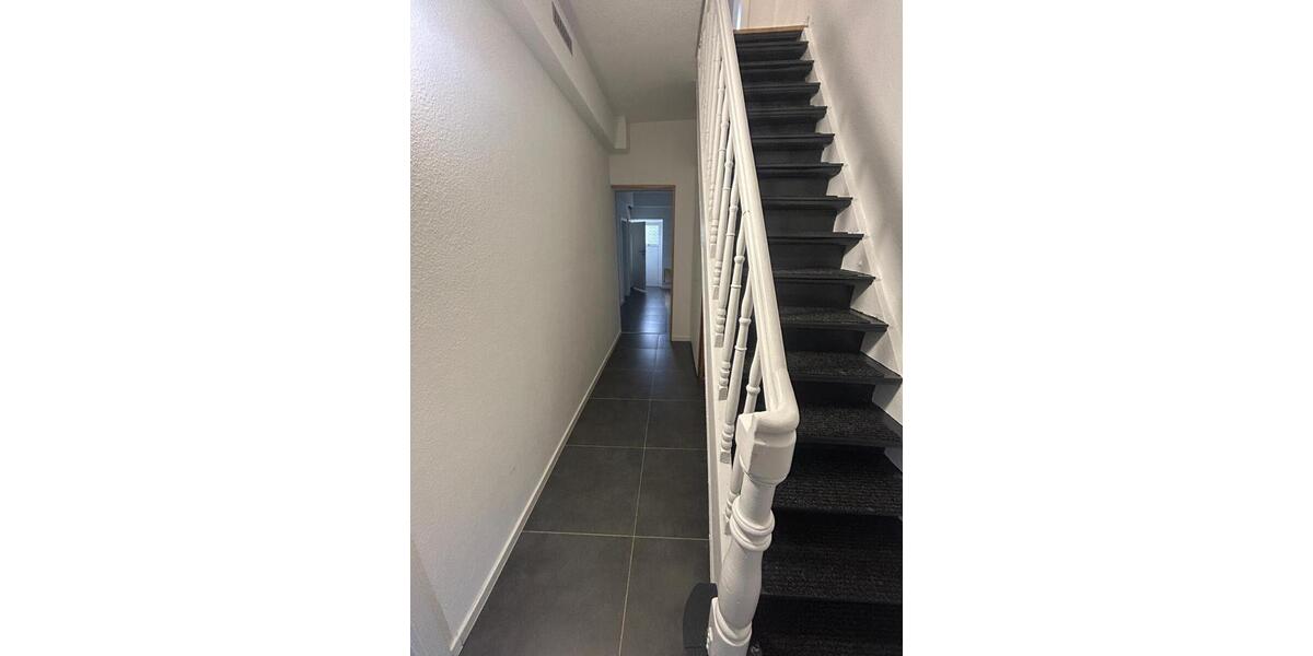 Reihenhaus Finnentrop - 8 Zimmer, 230 m&sup2;, 1.840&euro; | Angebot:26196884