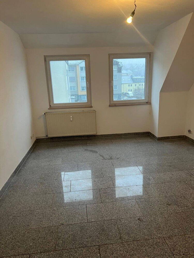 Gemütliche, helle 2 Zimmer Dachgeschoßwohnung, stadtzentral,renoviert und bezugsfertig