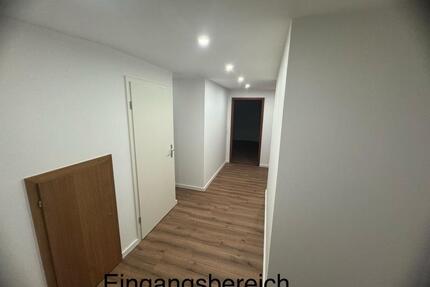 kernsanierte Dachgeschoßwohnung zu vermieten