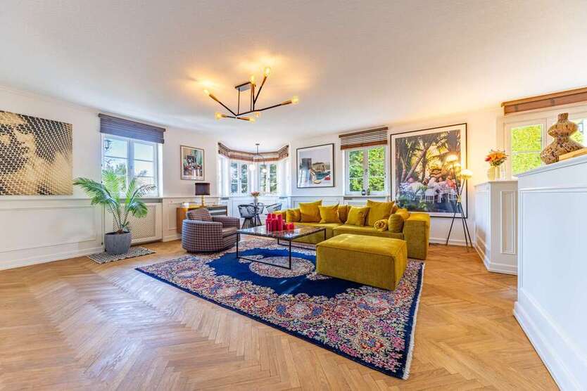 Haus zum Mieten in Oberhaching 7.500 € 385 m²