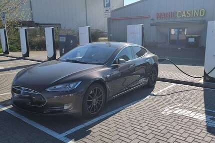 Tesla Model S 262.000 km 20.900 € Buch 56290