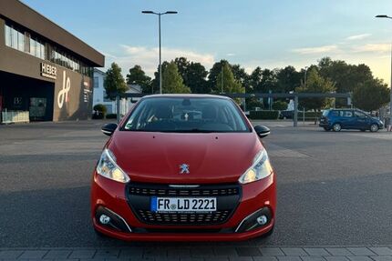 Peugeot 208 35.650 km 7.600 &euro; Bad Krozingen 79189