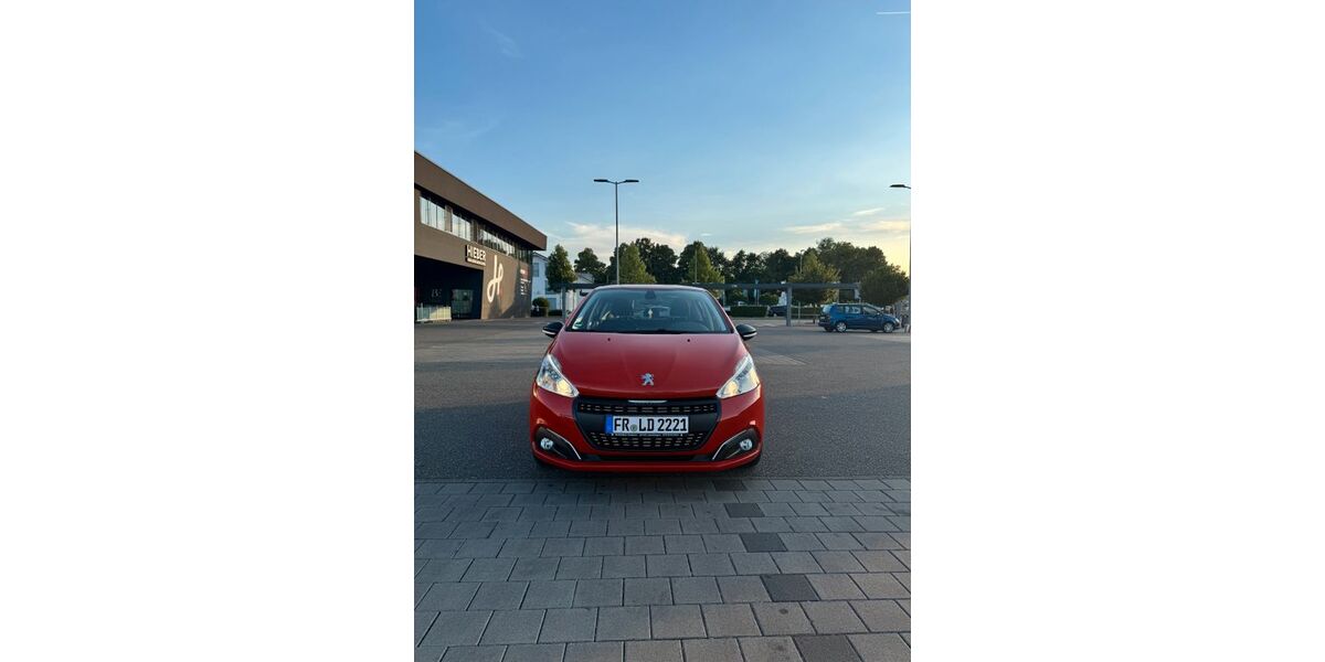 Peugeot 208 35.650 km 7.600 &euro; Bad Krozingen 79189