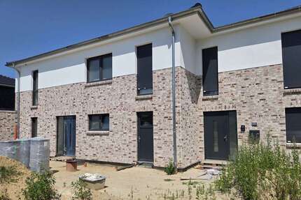 Haus Bergen - 4 Zimmer, 175 m&sup2;, 2.000&euro; | Angebot:24432163