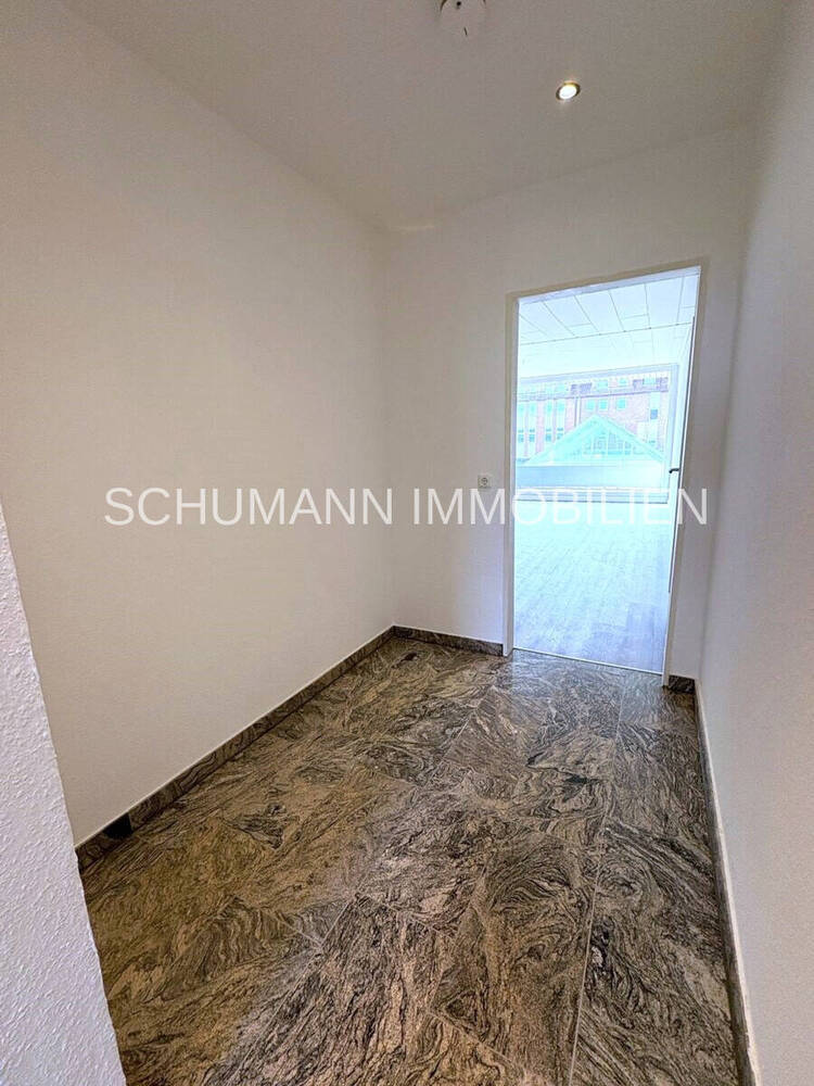 RESERVIERT!! Gepflegte CityWohnung mit Loggia und Fahrstuhl