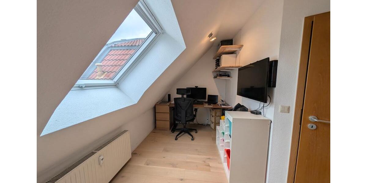 Dachgeschoßwohnung Nürnberg Hasenbuck - 3 Zimmer, 105 m&sup2;, 385.000&euro; | Angebot:26997912