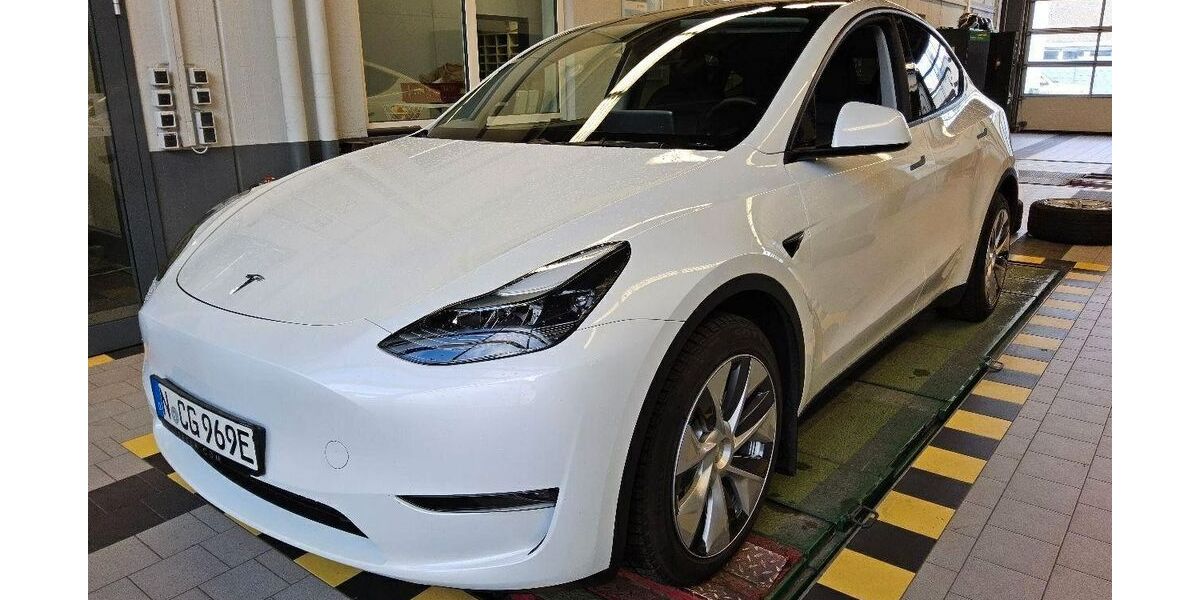 Tesla Model Y 63.000 km 35.990 &euro; Kirchberg/Untermitterdorf 94259