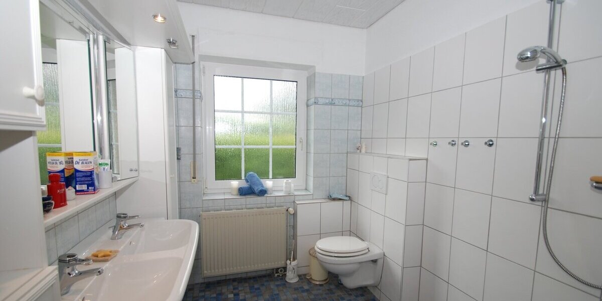 Walmdachbungalow in Marne - Stilvolles Wohnen mit Gartenblick und Wintergarten! - Bungalow Marne | Angebot:26835885