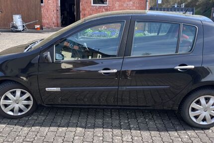 Renault Clio 126.000 km 2.400 &euro; Ebersburg 36157