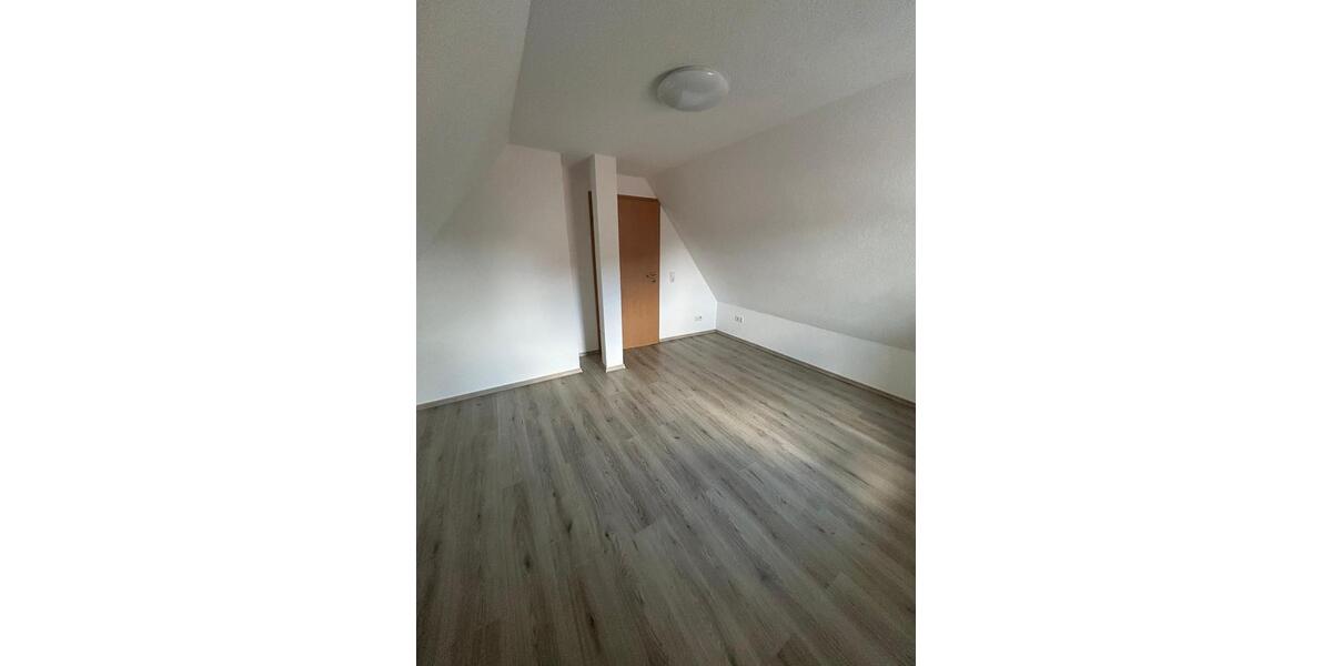 Dachgeschoßwohnung Trossingen - 2.5 Zimmer, 65 m&sup2;, 750&euro; | Angebot:26199381