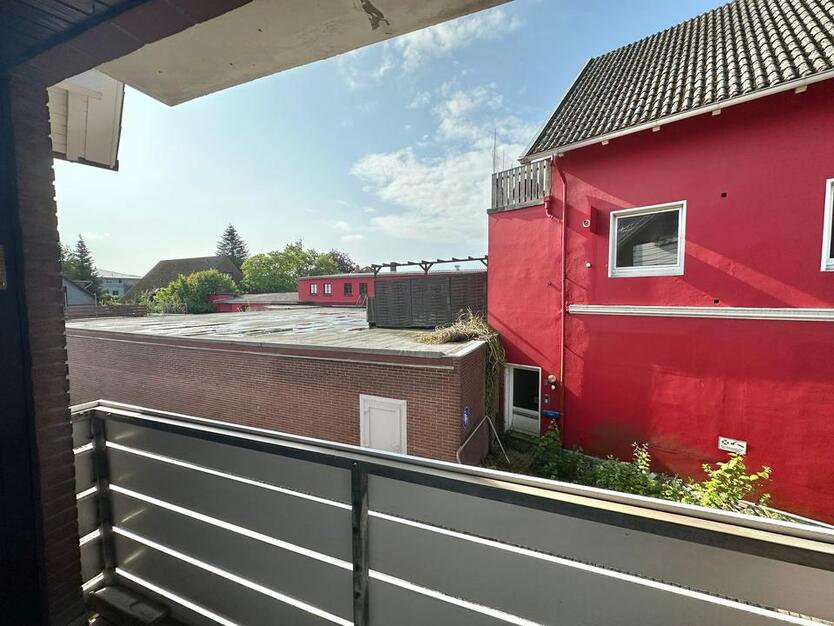 Alles in Deiner Nähe: 4-Zimmer-Oberwohnung mit Einbauküche & Loggia zimmer