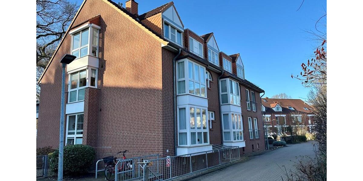 Schwachhausen: besonders geschnittene 4 Zi. DG-Wohnung mit Loggia, EBK, Kellerraum und TG-Stellplatz 4 zimmer