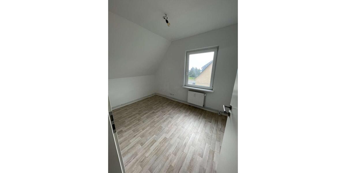 moderne 3,5 Zimmer im DG mit EBK 3 zimmer