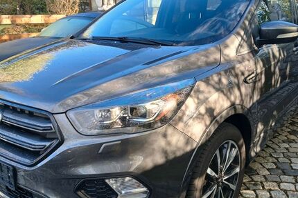 Ford Kuga 113.000 km 11.999 &euro; Regensburg-Bernhardswald 93170