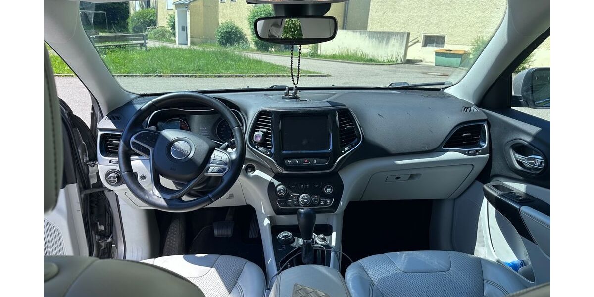 Jeep Cherokee 144.000 km 16.500 &euro; Bad Griesbach 94086