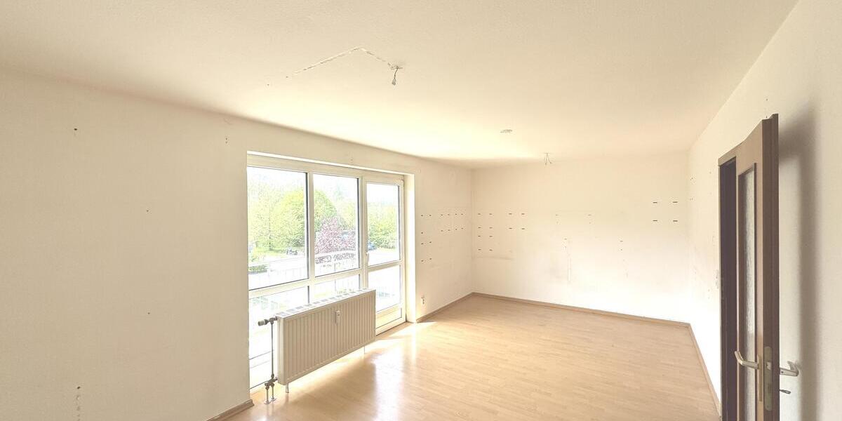 Schöne, helle 1-Raum-Wohnung mit Balkon und Stellplatz! Ideal für Eigennutzer! - Etagenwohnung Hainichen | Angebot:26477772