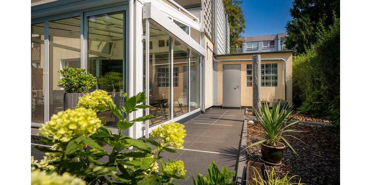 Modernisiertes Haus mit Pool & Garten in Frankfurt 4.5 zimmer