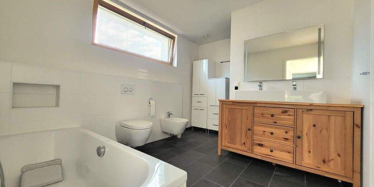 Einfamilienhaus Darmstadt OT Eberstadt Eberstadt - 6 Zimmer, 240 m&sup2;, 3.500&euro; | Angebot:25176969