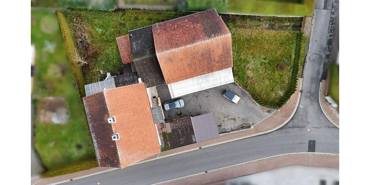 Einfamilienhaus mit Scheune und großem Hof - viel Potenzial in Kirchhain-Emsdorf 7 zimmer