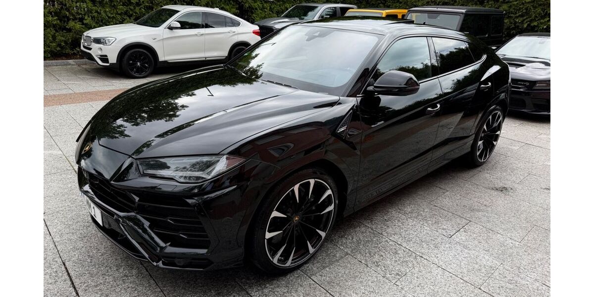 Lamborghini Urus 100.000 km 189.800 &euro; München 81827