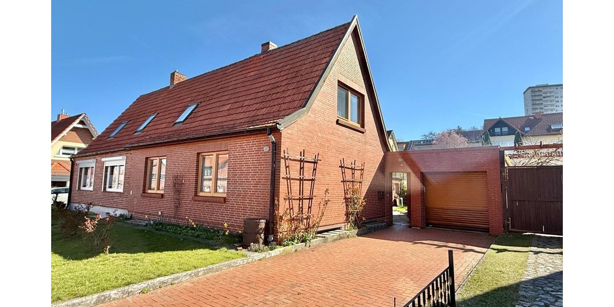 HORN IMMOBILIEN++ Neubrandenburg, Doppelhaushälfte mit Keller, Garage und Nebengelass - Doppelhaushälfte Neubrandenburg Datzeberg | Angebot:27269579