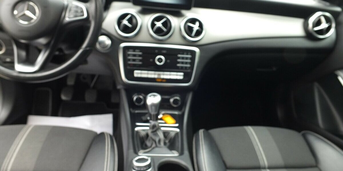 Mercedes-Benz GLA 180 PANORAMADACH LED NAVI AHK 18 Zoll LMF PTS 61.968 km 18.908 &euro; Köln 50858