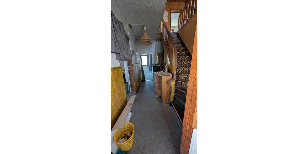 Doppelhaushälfte Schleusingen - 7 Zimmer, 150 m&sup2;, 60.000&euro; | Angebot:25999881