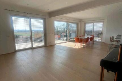 Haus Bruckberg - 3 Zimmer, 145 m&sup2;, 1.600&euro; | Angebot:26478221