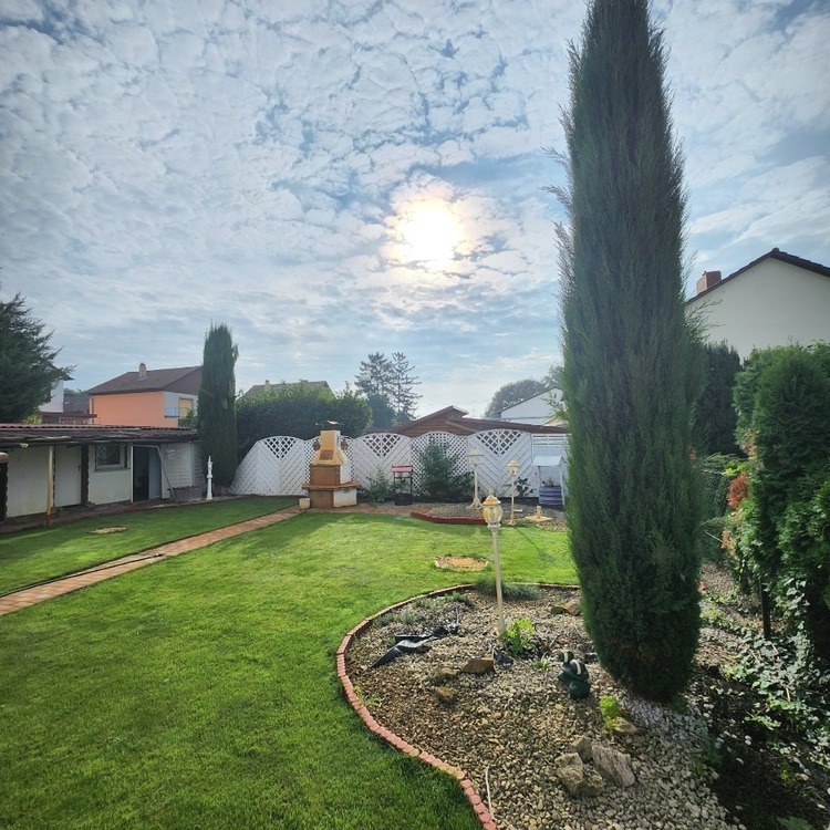 Helles Einfamilienhaus mit Potential nahe idyllischer Weinstraße und gefragter Metropolregion