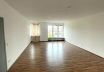 Großzügige 4 Zimmer Wohnung zu vermieten ( WG geeignet)