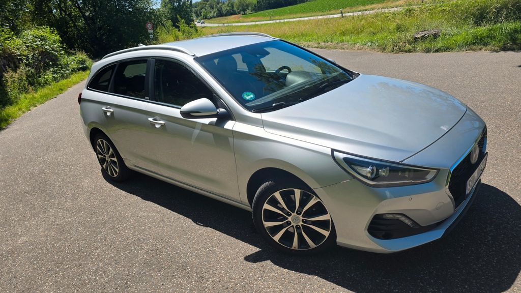 Hyundai i30 230.000 km 6.950 &euro; Bad Bergzabern 76887