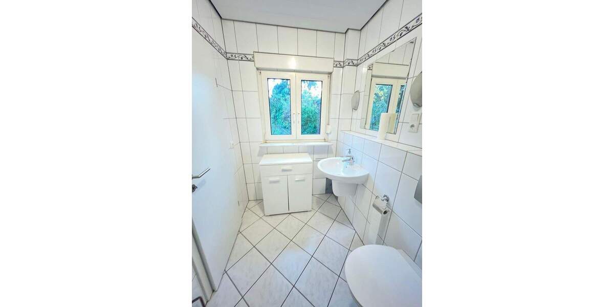 Einfamilienhaus freistehend mit schönem Grundstück und Möglichkeit zur weiteren Bebauung 5 zimmer