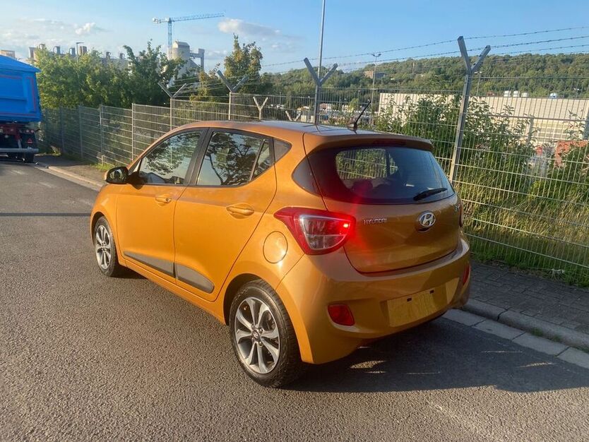 i10