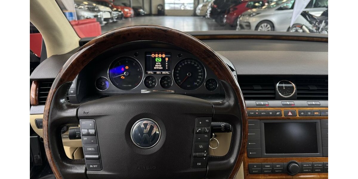 VW Phaeton 3.2 V6 FULL Leder Xenon Luftfederung 265.200 km 1.360 &euro; Lich 35423