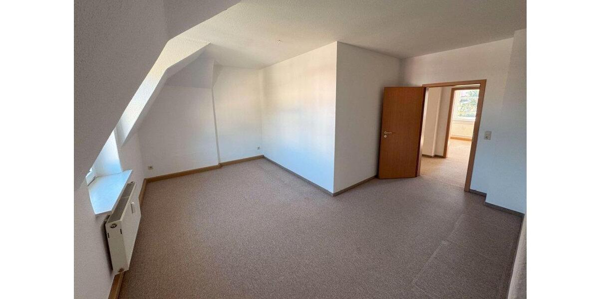 Dachgeschoßwohnung Oelsnitz (Vogtland) - 3 Zimmer, 83 m&sup2;, 280&euro; | Angebot:26698388