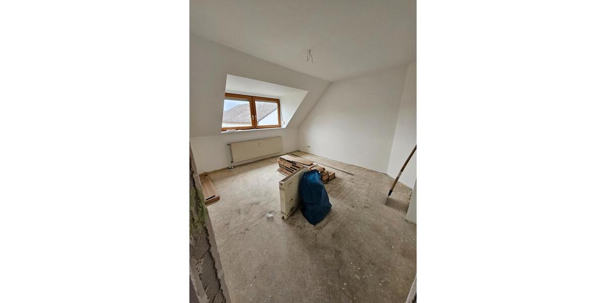 Dachgeschoßwohnung Regenstauf - 3 Zimmer, 92 m&sup2;, 900&euro; | Angebot:25759669