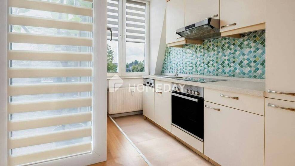 Wohnen mit Komfort: Charmante 2-Zimmer-Wohnung mit Loggia, Stellplatz und Keller